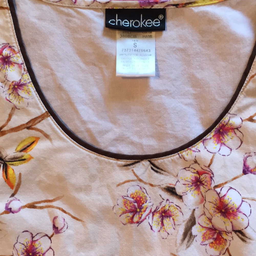 Cherokee Floral Cherry Blossoms Scrub Top Size Small - Picture 3 of 3